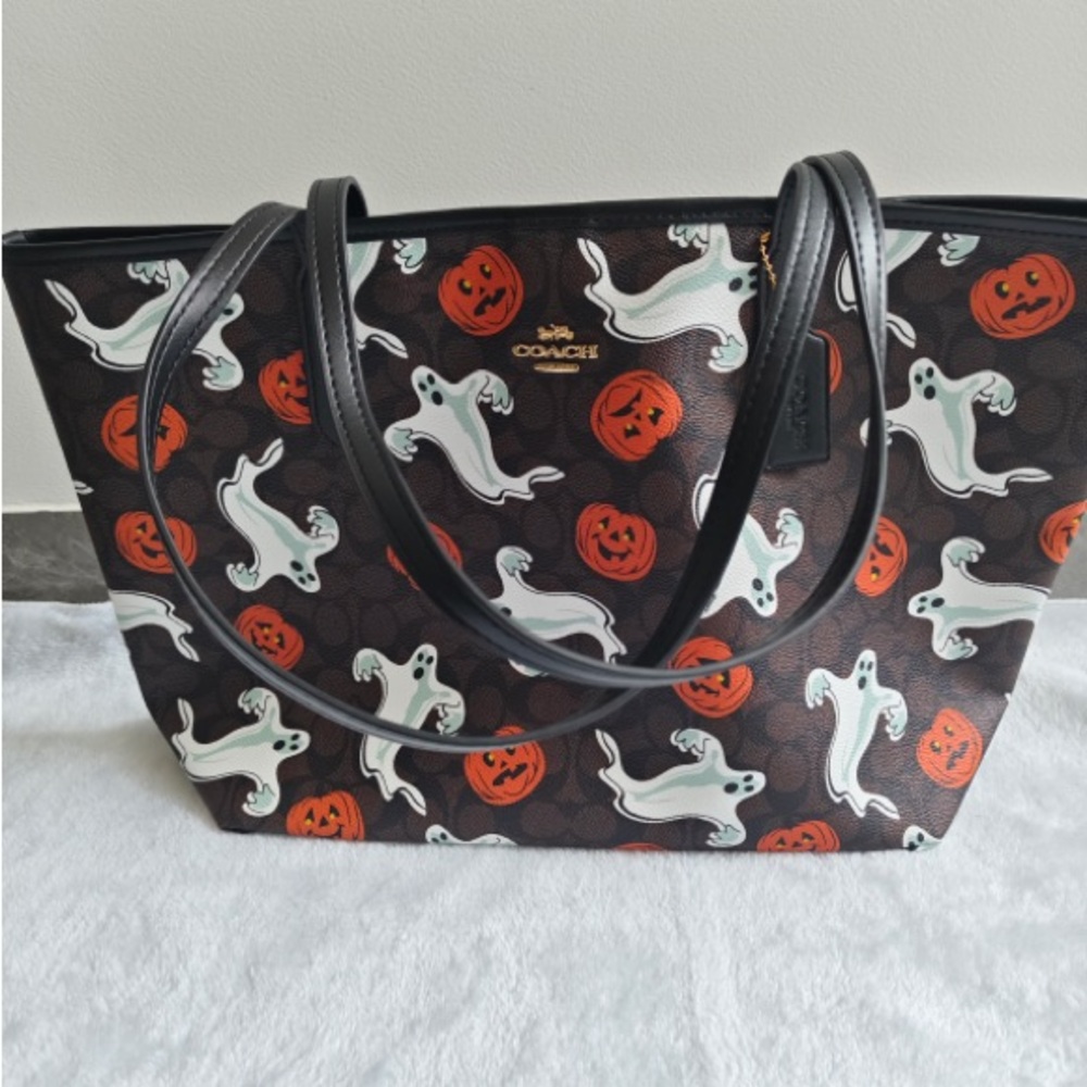 🌴Coach Brown Ghost & Pumpkin Print Tote with Black Trim
